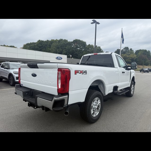 2026 Ford Super Duty F-350 SRW Base thumbnail 5