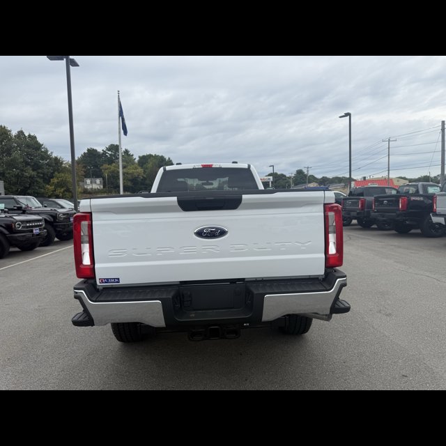 2026 Ford Super Duty F-350 SRW Base thumbnail 6