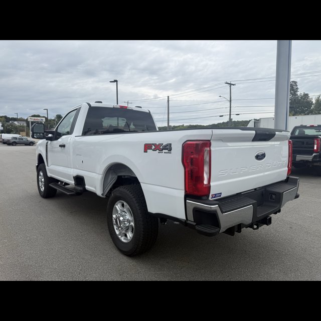 2026 Ford Super Duty F-350 SRW Base thumbnail 8