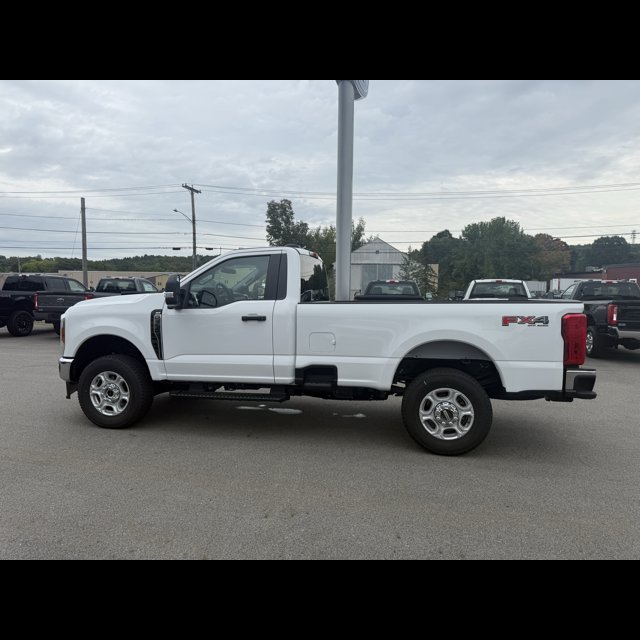 2026 Ford Super Duty F-350 SRW Base thumbnail 9