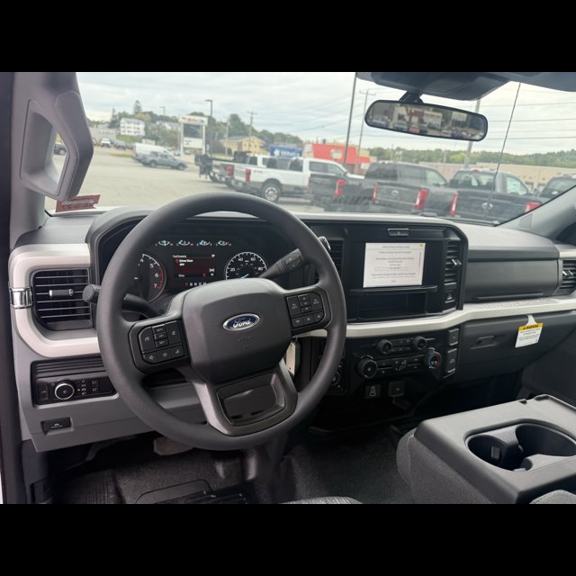 2026 Ford Super Duty F-350 SRW Base thumbnail 11