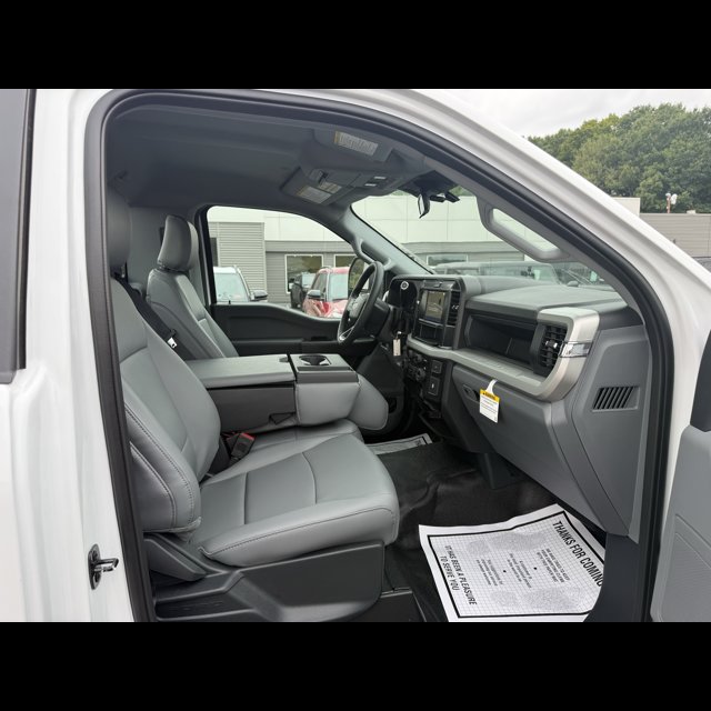 2026 Ford Super Duty F-250 SRW Base thumbnail 3