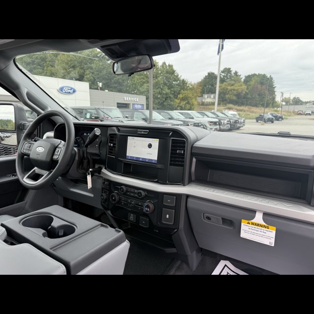 2026 Ford Super Duty F-250 SRW Base thumbnail 4