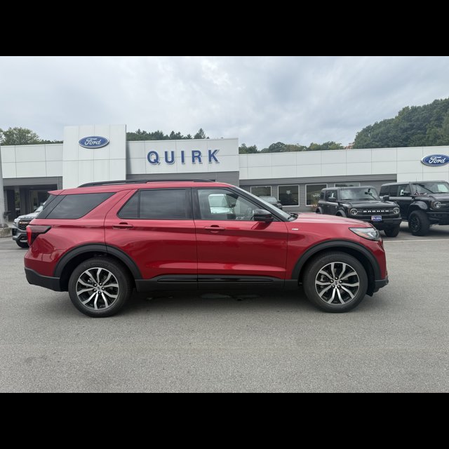 2026 Ford Explorer ST-Line thumbnail 2