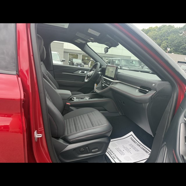 2026 Ford Explorer ST-Line thumbnail 3