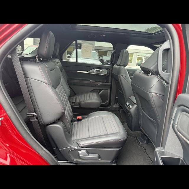 2026 Ford Explorer ST-Line thumbnail 5