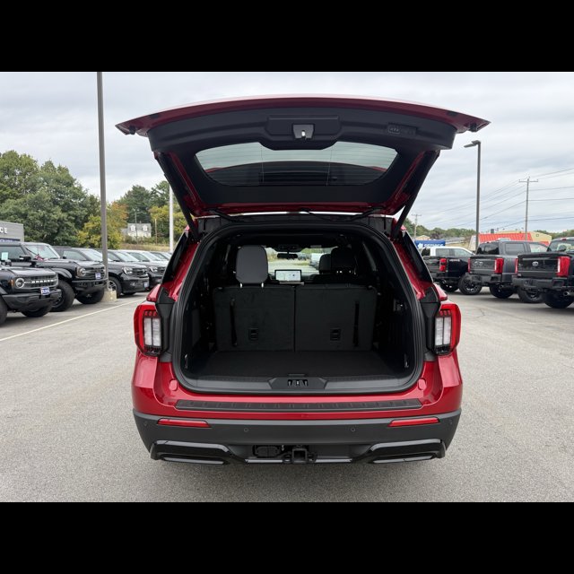 2026 Ford Explorer ST-Line thumbnail 9