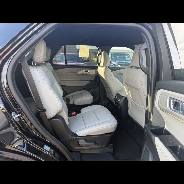 2027 Ford Explorer Base thumbnail 5