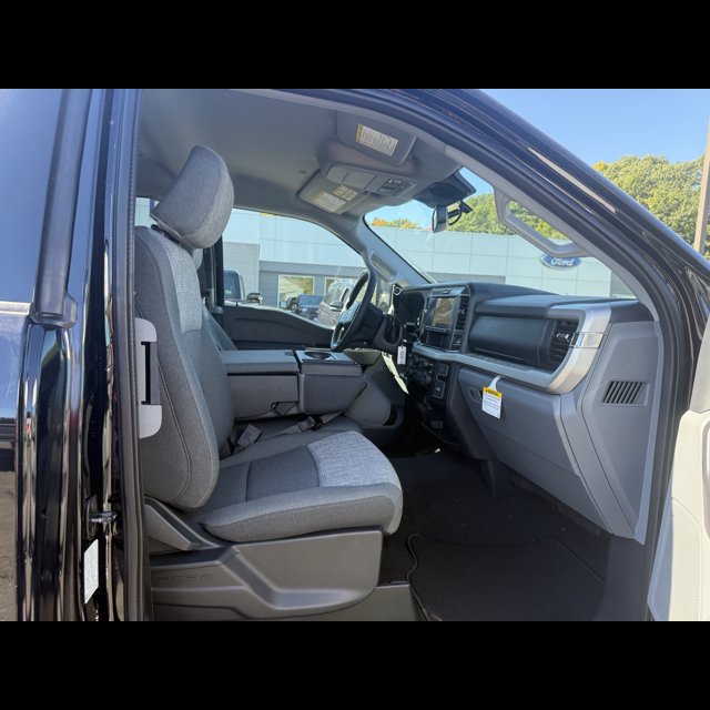 2027 Ford Super Duty F-350 SRW Base thumbnail 3
