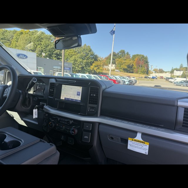 2027 Ford Super Duty F-350 SRW Base thumbnail 4