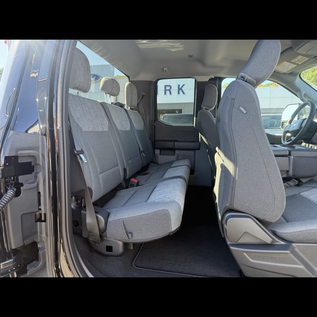 2027 Ford Super Duty F-350 SRW Base thumbnail 5