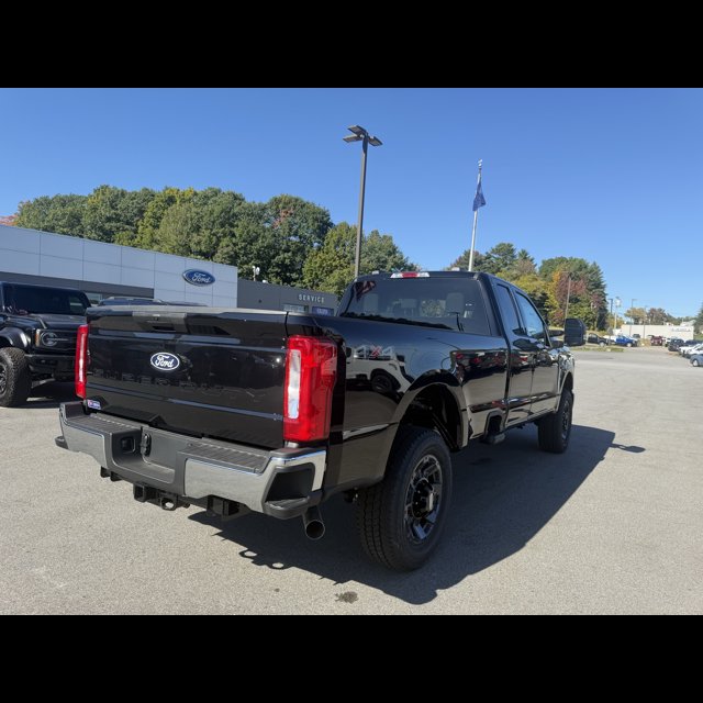 2027 Ford Super Duty F-350 SRW Base thumbnail 6