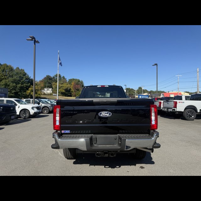2027 Ford Super Duty F-350 SRW Base thumbnail 7