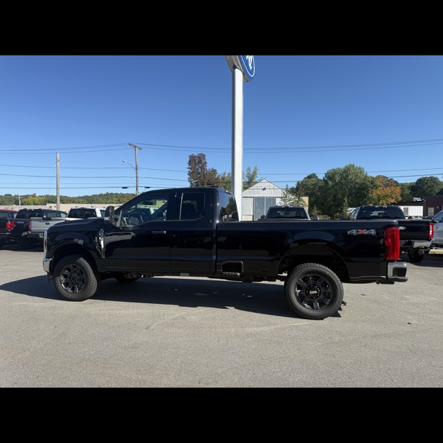 2027 Ford Super Duty F-350 SRW Base thumbnail 10