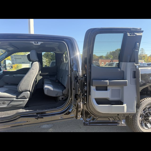 2027 Ford Super Duty F-350 SRW Base thumbnail 11