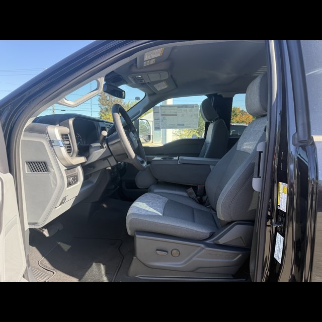 2027 Ford Super Duty F-350 SRW Base thumbnail 12