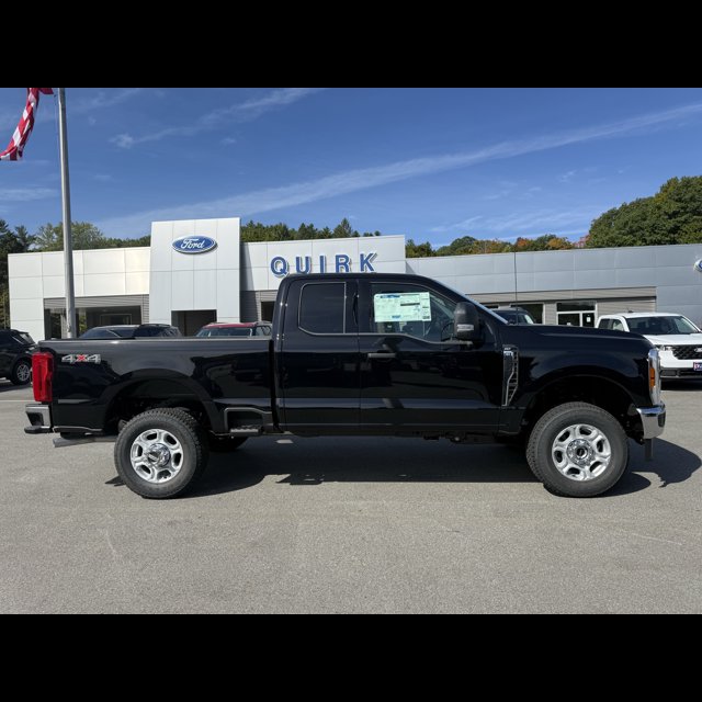 2027 Ford Super Duty F-350 SRW Base thumbnail 2