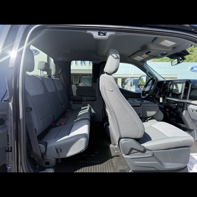 2027 Ford Super Duty F-350 SRW Base thumbnail 5