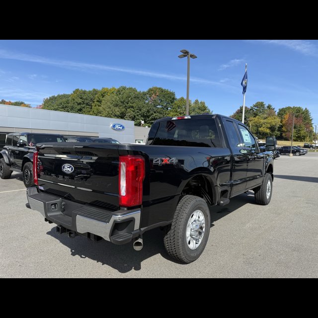 2027 Ford Super Duty F-350 SRW Base thumbnail 6