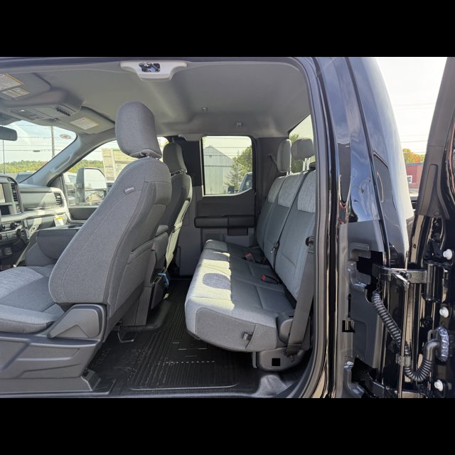 2027 Ford Super Duty F-350 SRW Base thumbnail 11