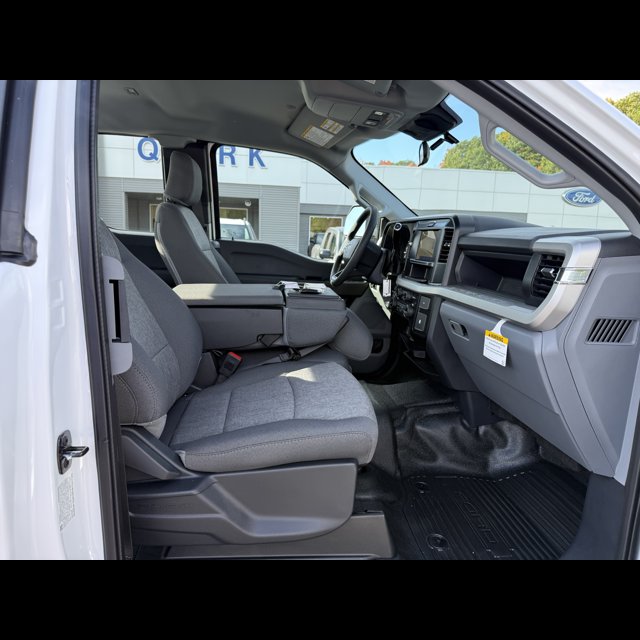 2027 Ford Super Duty F-350 SRW Base thumbnail 3