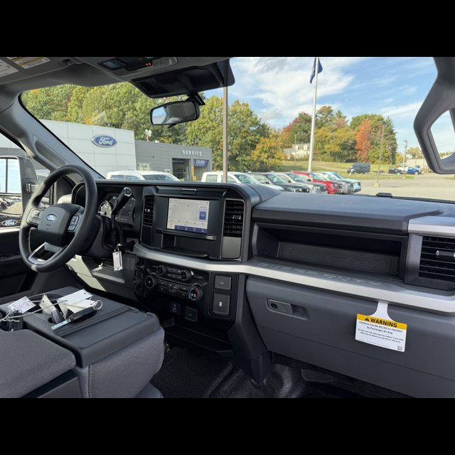 2027 Ford Super Duty F-350 SRW Base thumbnail 4