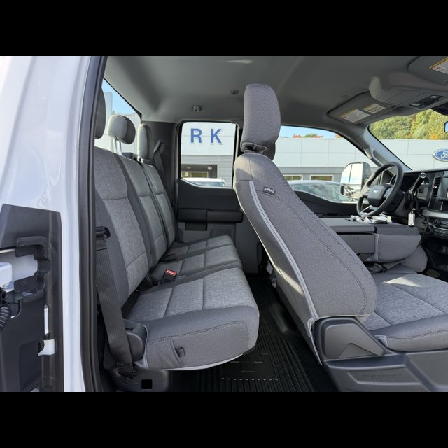 2027 Ford Super Duty F-350 SRW Base thumbnail 5