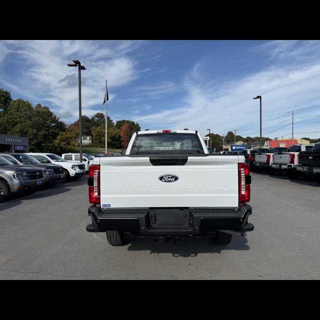 2027 Ford Super Duty F-350 SRW Base thumbnail 7