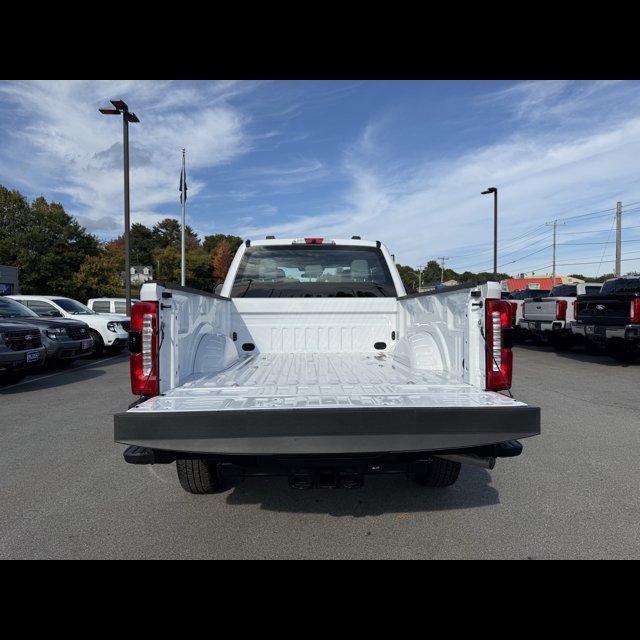 2027 Ford Super Duty F-350 SRW Base thumbnail 8