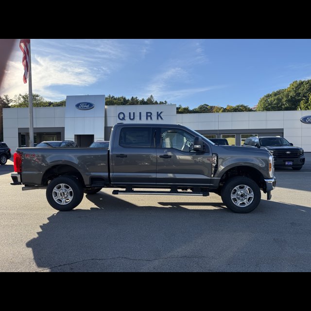 2026 Ford Super Duty F-350 SRW XLT thumbnail 2