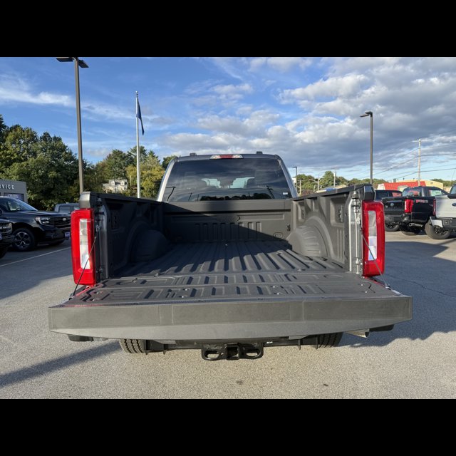 2026 Ford Super Duty F-350 SRW XLT thumbnail 8