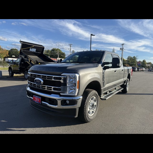 2026 Ford Super Duty F-350 SRW XLT thumbnail 10