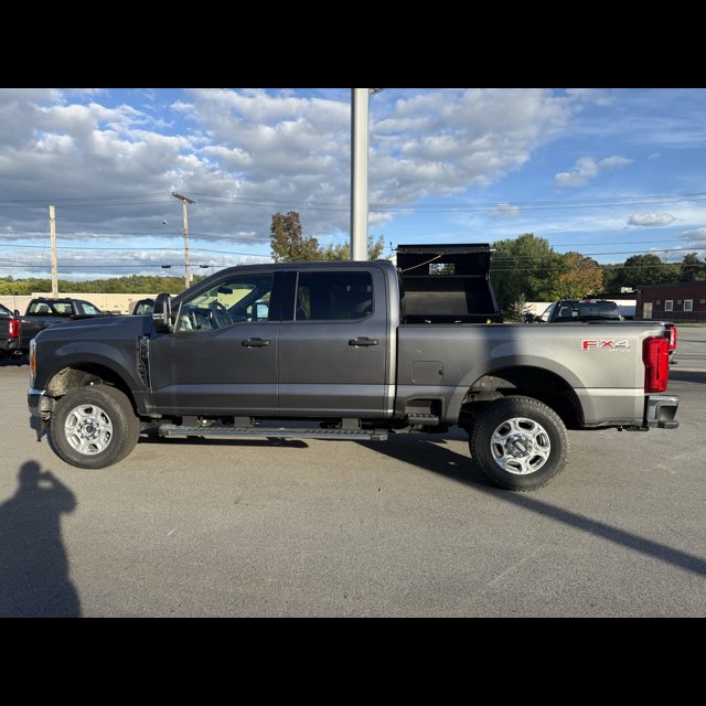 2026 Ford Super Duty F-350 SRW XLT thumbnail 11