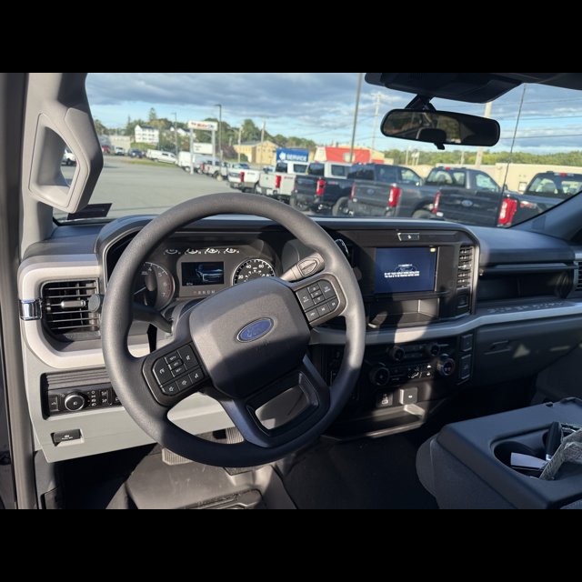 2026 Ford Super Duty F-350 SRW XLT thumbnail 14