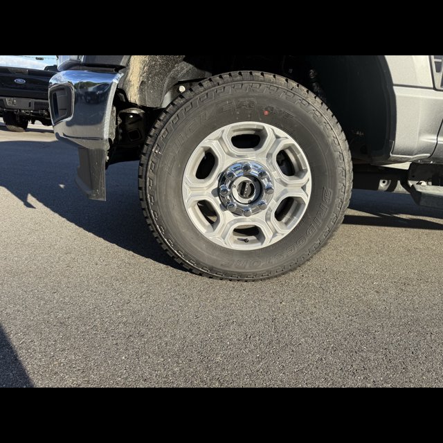 2026 Ford Super Duty F-350 SRW XLT thumbnail 16