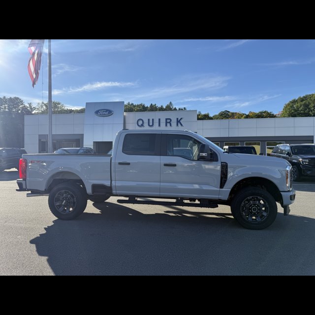 2026 Ford Super Duty F-350 SRW Base thumbnail 2