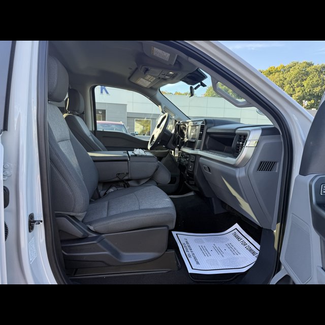 2026 Ford Super Duty F-350 SRW Base thumbnail 3