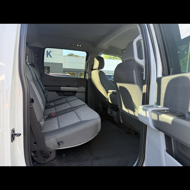 2026 Ford Super Duty F-350 SRW Base thumbnail 5