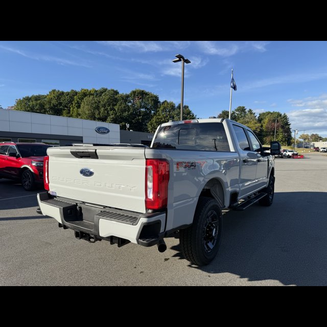 2026 Ford Super Duty F-350 SRW Base thumbnail 6