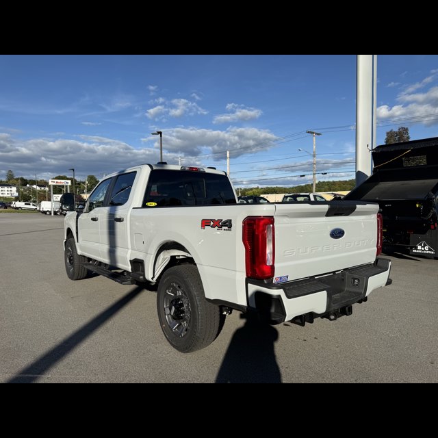 2026 Ford Super Duty F-350 SRW Base thumbnail 9