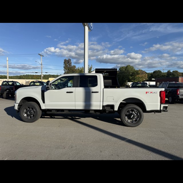 2026 Ford Super Duty F-350 SRW Base thumbnail 10