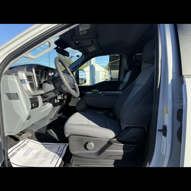 2026 Ford Super Duty F-350 SRW Base thumbnail 12