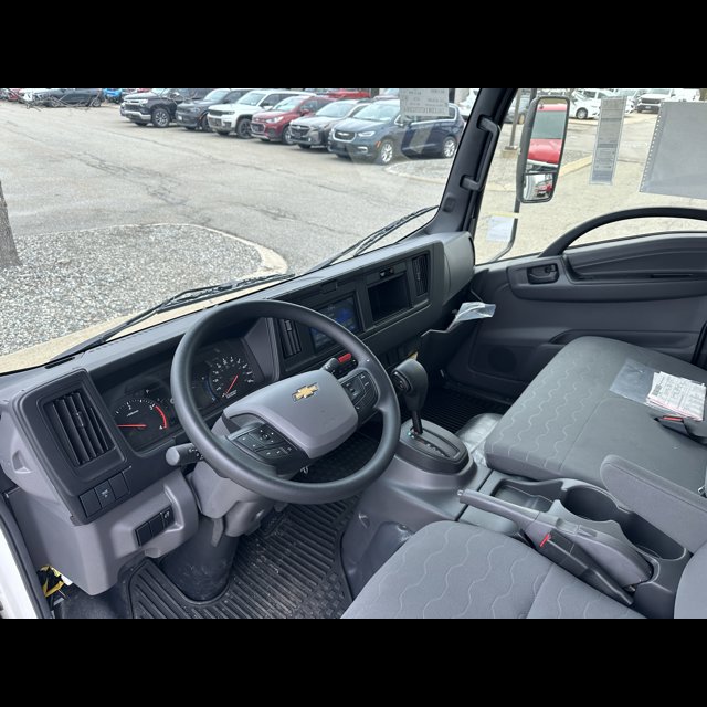 2025 Chevrolet 4500 HD LCF Diesel Base thumbnail 12