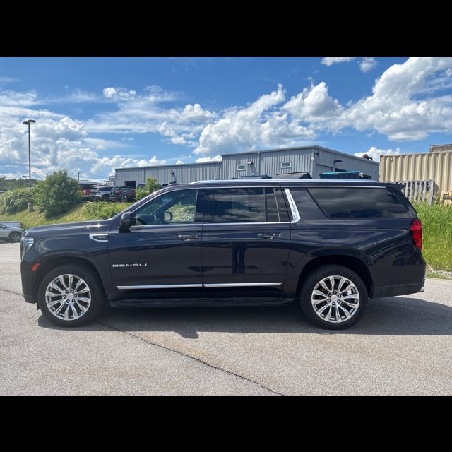 2023 GMC Yukon XL Denali thumbnail 2