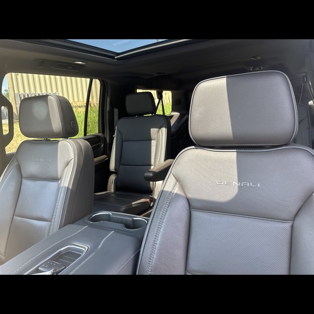 2023 GMC Yukon XL Denali thumbnail 11
