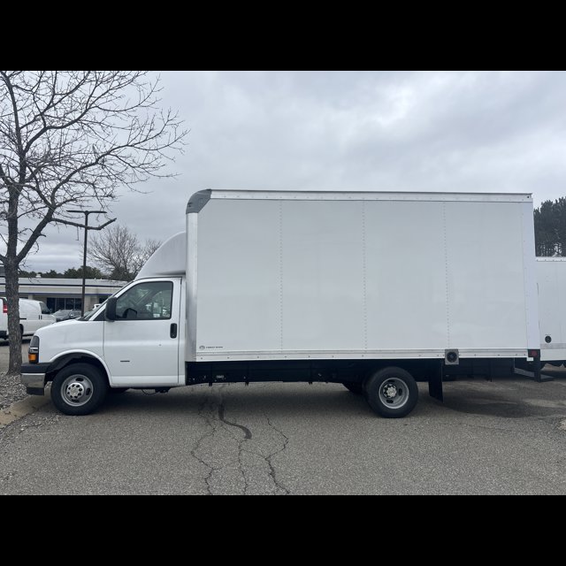 2026 Chevrolet Express Commercial Cutaway Base thumbnail 2