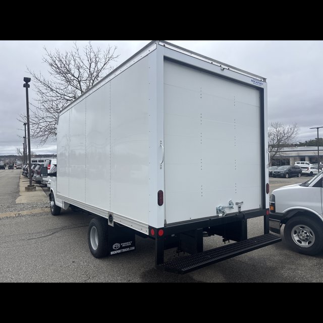 2026 Chevrolet Express Commercial Cutaway Base thumbnail 3