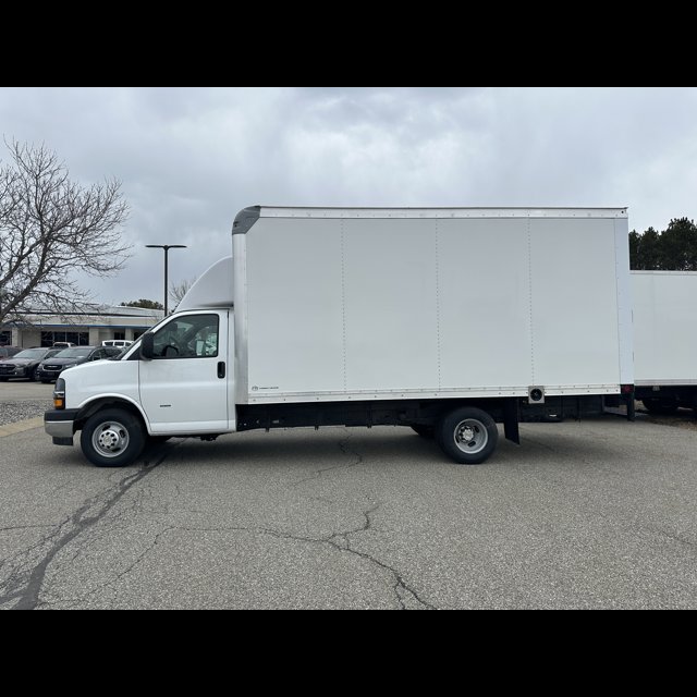 2026 Chevrolet Express Commercial Cutaway Base thumbnail 2