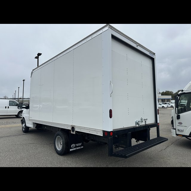 2026 Chevrolet Express Commercial Cutaway Base thumbnail 3