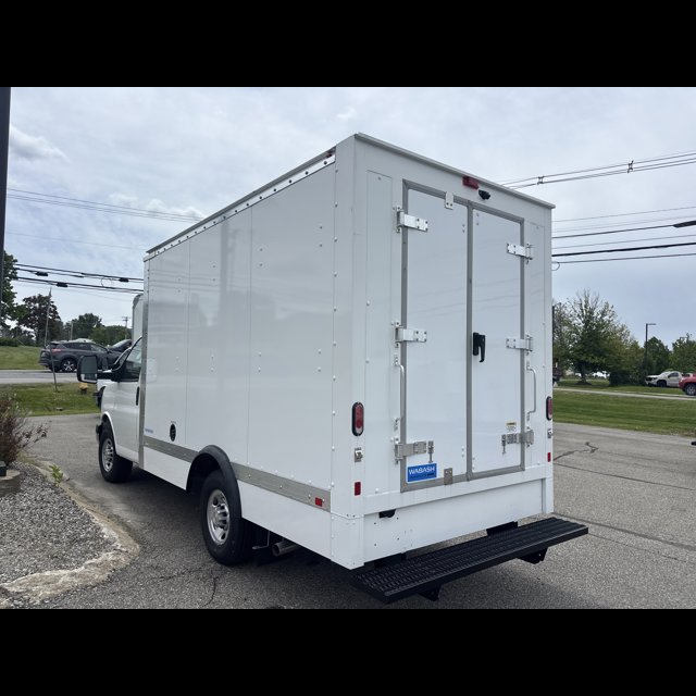 2025 Chevrolet Express Commercial Cutaway Base thumbnail 2